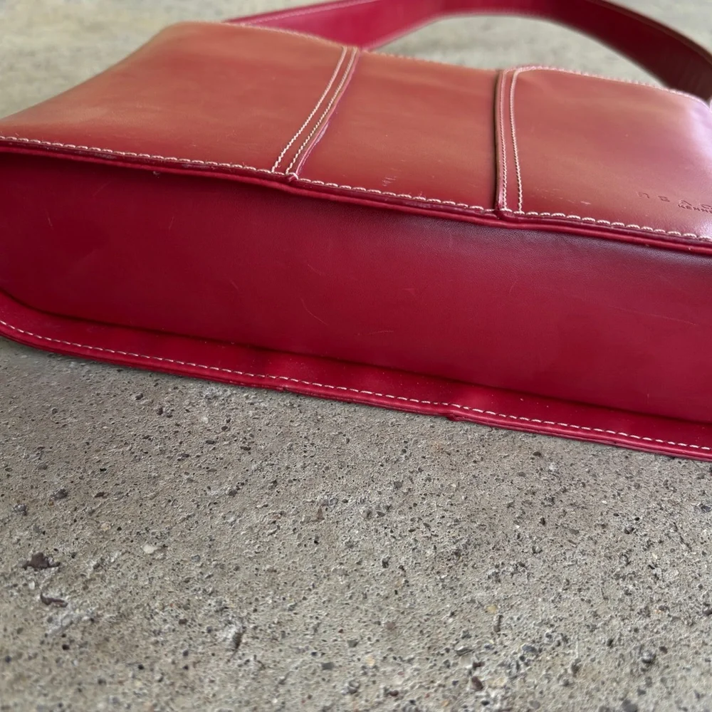 Vintage Kenneth Cole Reaction Red Shoulder Bag - Structured Y2K Handbag - Picture 6 of 8